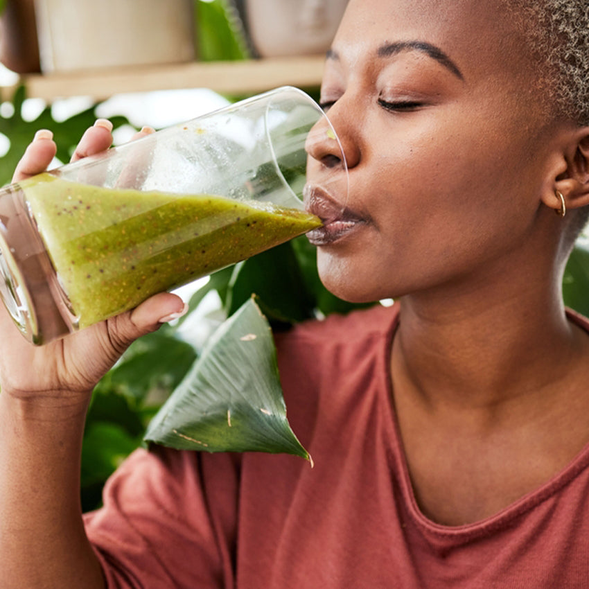 Frappé de mango biche con elixir verde